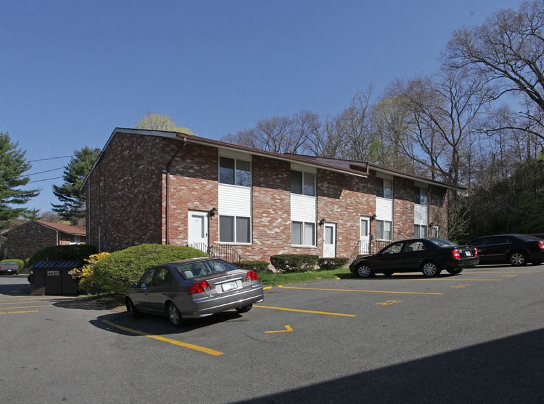 Brookside Gardens Apartments, 737 West Main Street, Meriden, CT RentCafe